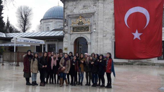 Öğrenciler, İstanbulun tarihi mekanlarını gezdi. 