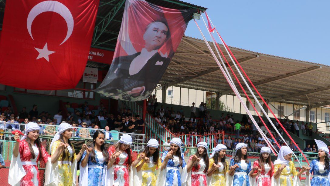 19 Mayıs Atatürk'ü Anma Gençlik ve Spor Bayramı İlçemizde yapılan törenlerle kutlandı.