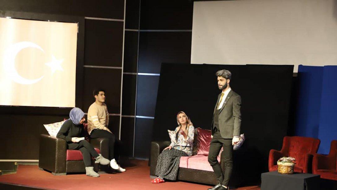 'Yarınlara Geç Kalmadan' adlı tiyatro oyunu Cizre'de Sahnelendi