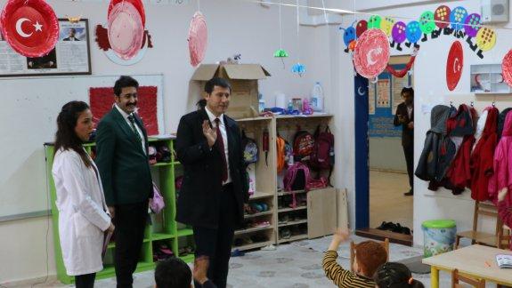 İlçe Milli Eğitim Müdürümüz Şahan ike , Cizre Merkezde bulunan ilk-orta okullarını ziyaret etti