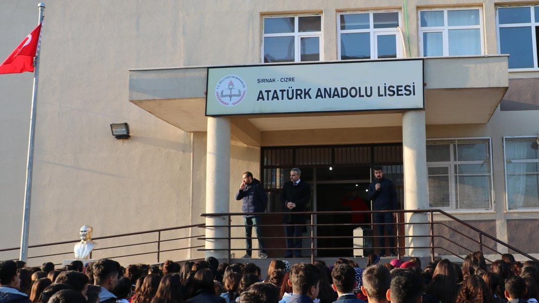 İlçe Milli Eğitim Müdürümüz Mirza ÇAZIM Atatürk Anadolu Lisesi ve Merkez Anadolu Lisesinde  Düzenlenen Bayrak Törenine Katıldı