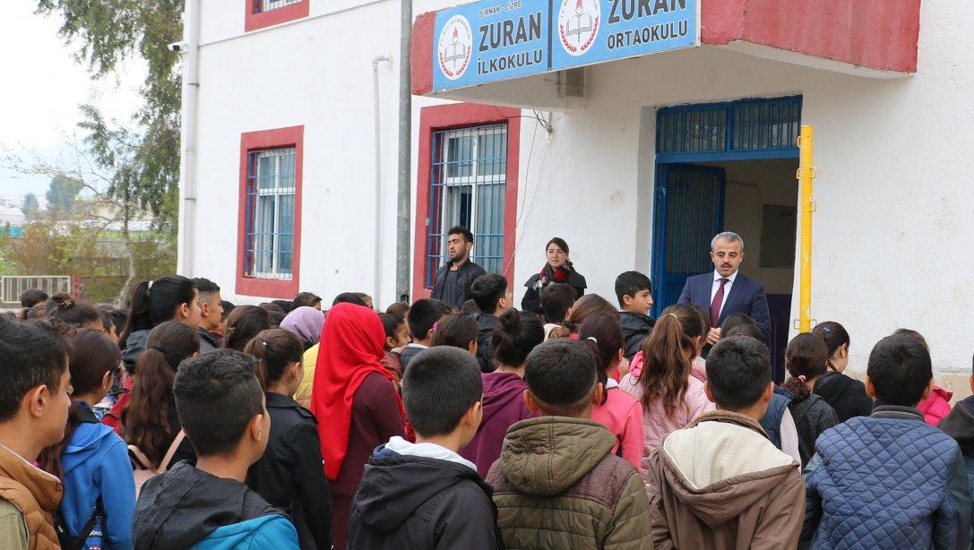 Köy Okullarımızın Bayrak Törenine Katıldı.